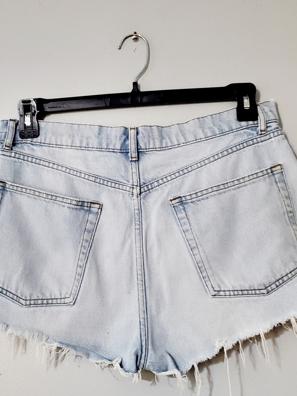 Reformation Denim Shorts Size 30 Light Wash Frayed Hem Button Fly Coastal  Boho - Picture 3 of 11